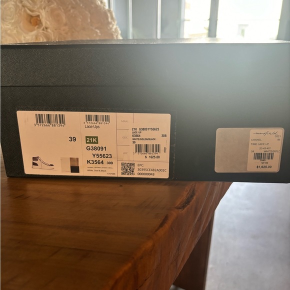 CHANEL HIGH TOP SNEAKERS - Picture 3 of 7